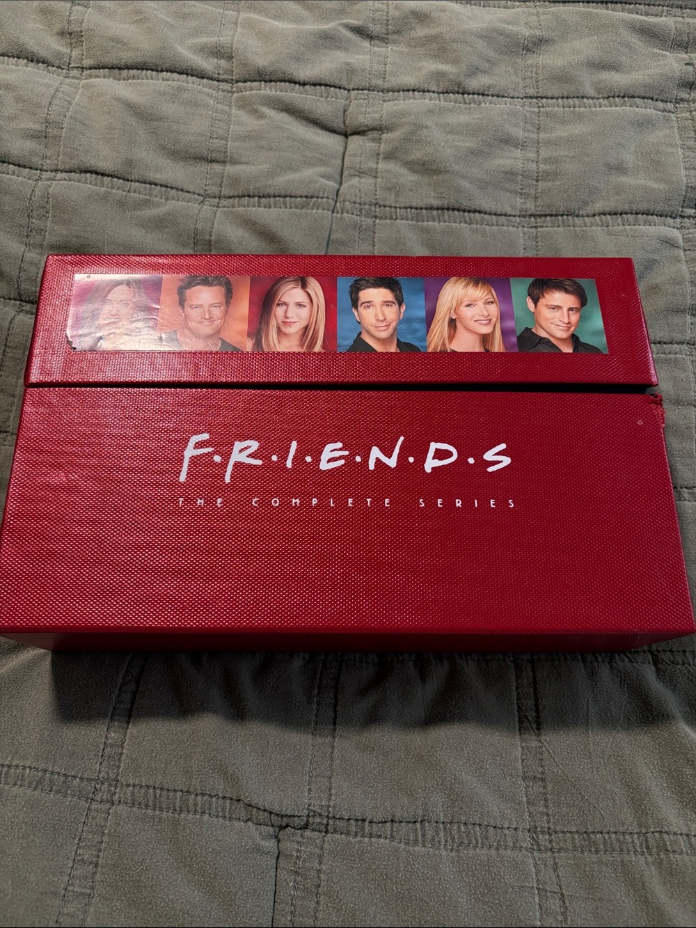 F.R.I.E.N.D.S. The Complete Series Collector Box - Red